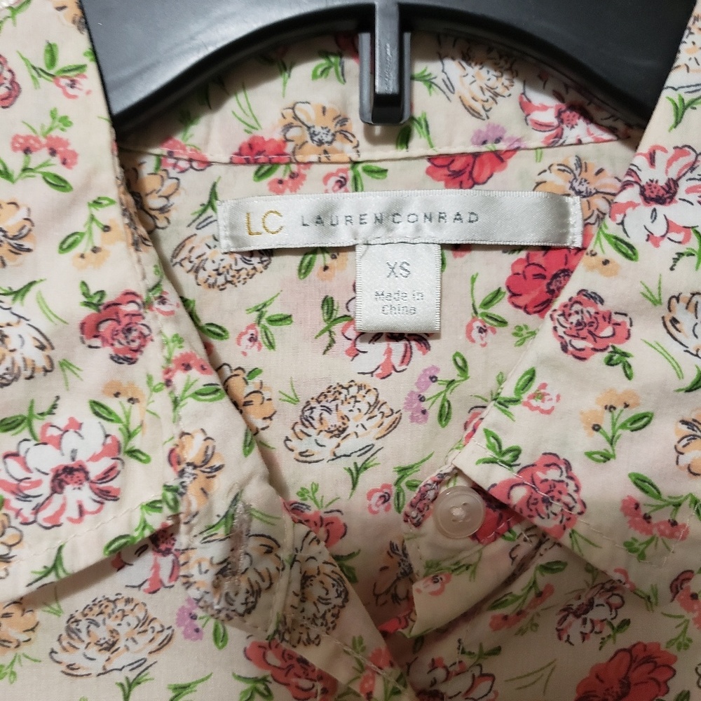 Floral Button down - Picture 2 of 4